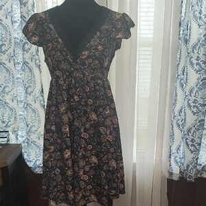 Paisley V-Neck Short Sleeve Dress in Navy